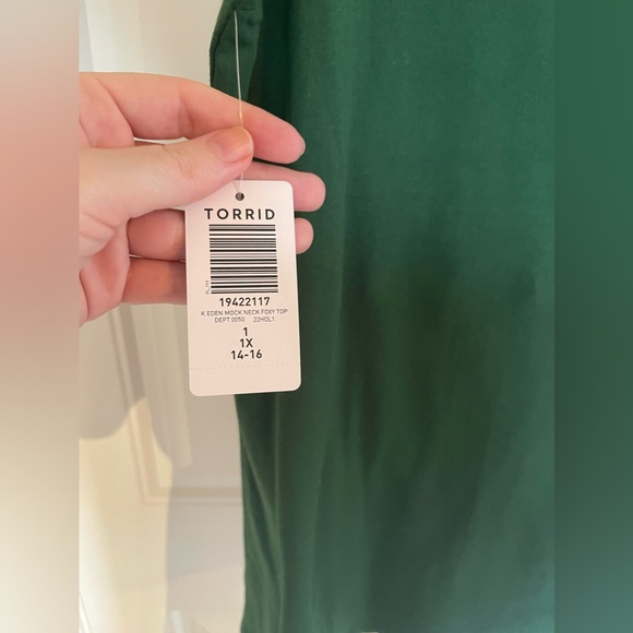 NWT Torrid size 1 green sleeveless top - Picture 3 of 3